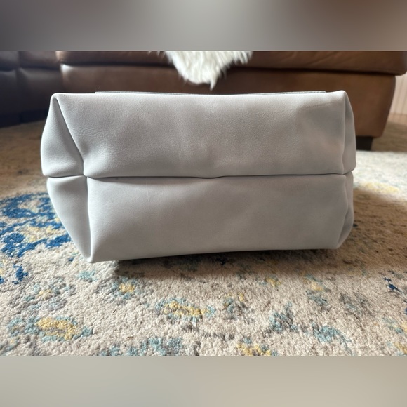 NEW 🦄 Portland Leather Beluga Large Zip Tote 🦄 - Picture 6 of 16